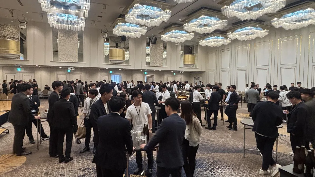同窓会の会場の様子