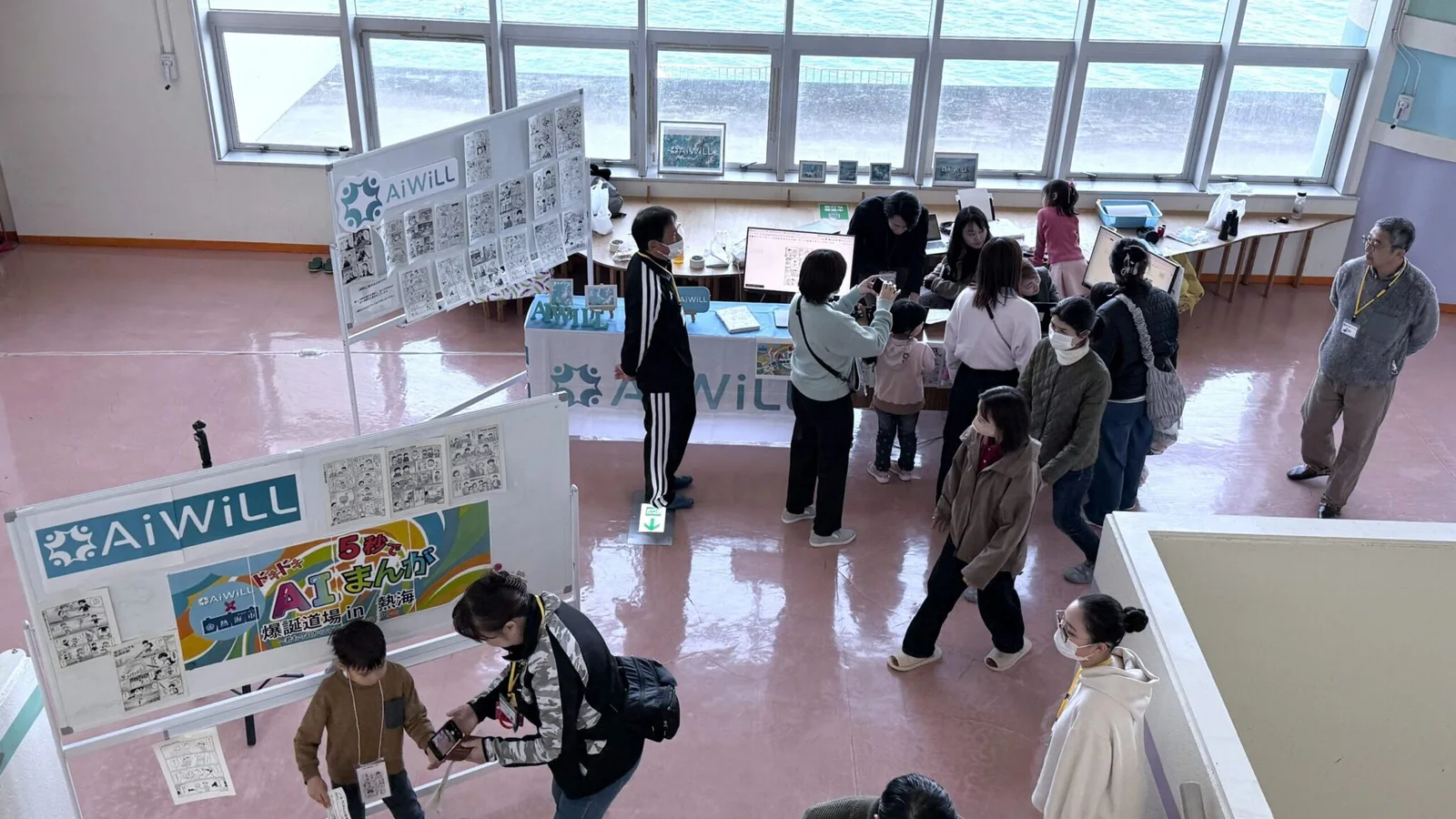親子が集まるAIまんがの体験ブース
