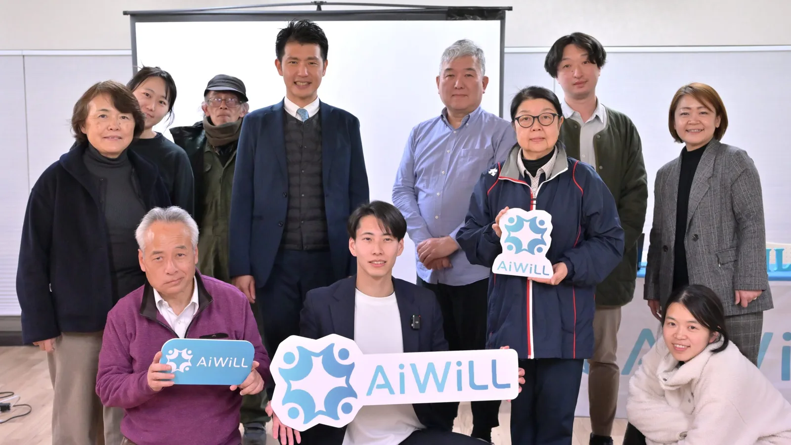 セミナーを終えた参加者と講師の集合写真